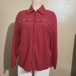 Breckenridge zippered jacket features a textured seersucker fabric and a collare